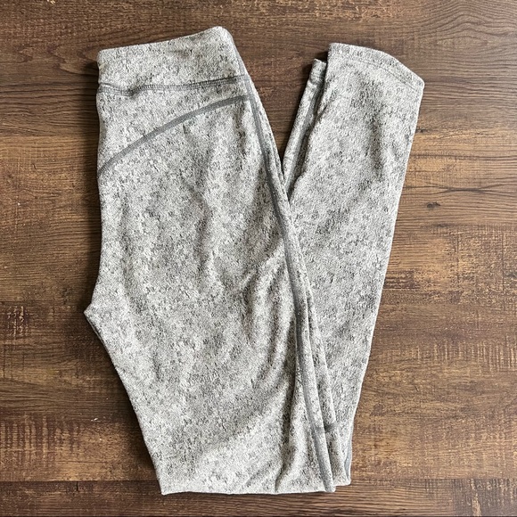 Gymshark Fleur Texture leggings - charcoal grey - Picture 3 of 5